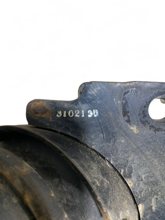 фото №10, Toyota land cruiser j150 кронштейн двигуна 061201d