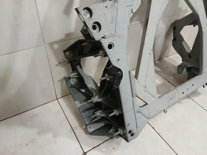 фото №11, Ferrari gtc4 lusso t 3.9 v8 f151m subframe rear 321996 axle frame