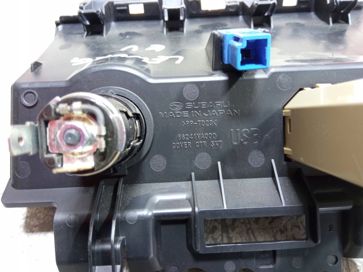 фото №5, Subaru levorg защита панели port usb aux oem номер 66241va000 европа eu
