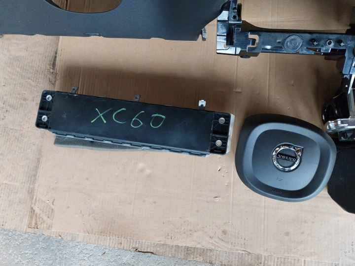 фото №6, Volvo xc60 ii торпедо консоль подушка