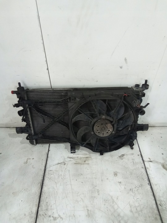 фото №1, E352 pas радіатор zafira b 13170110