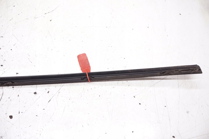фото №6, Молдинг скла лобовий перед передня права volvo v70 iii s80 ii 31214493