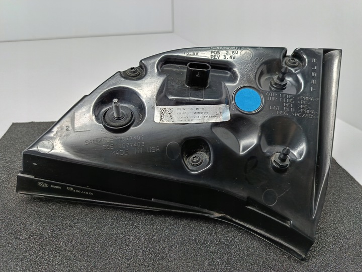 фото №8, Tesla модель y 20- 3 рестайлінг 22-лампа кришки багажника лівий зад led 1502088-00-b