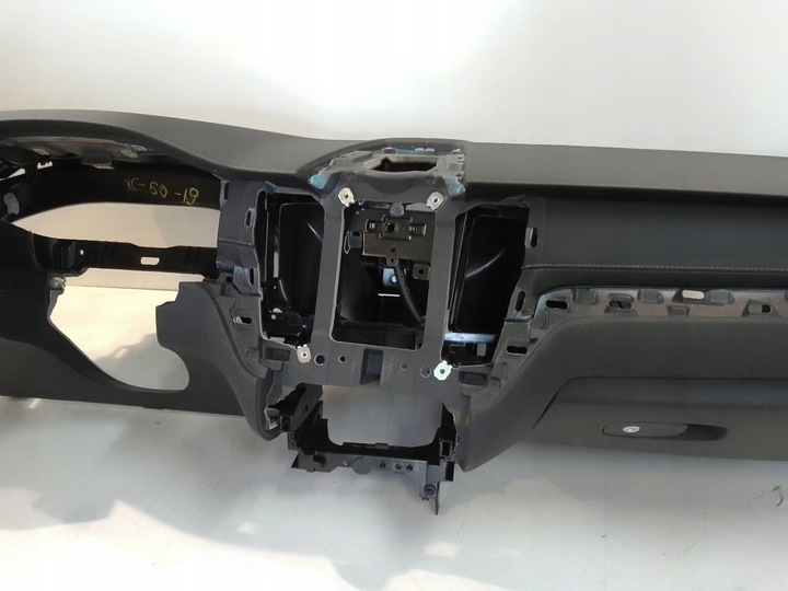 фото №5, Volvo xc60 ii 2022 консоль панель роздавальна шкіра нитка біла