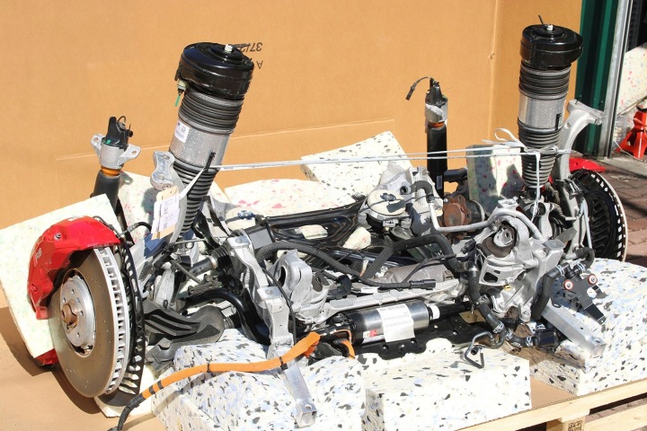 фото №12, Audi rsq8 подрамник плита trawersa 4m0399345l перед балка подвески передняя
