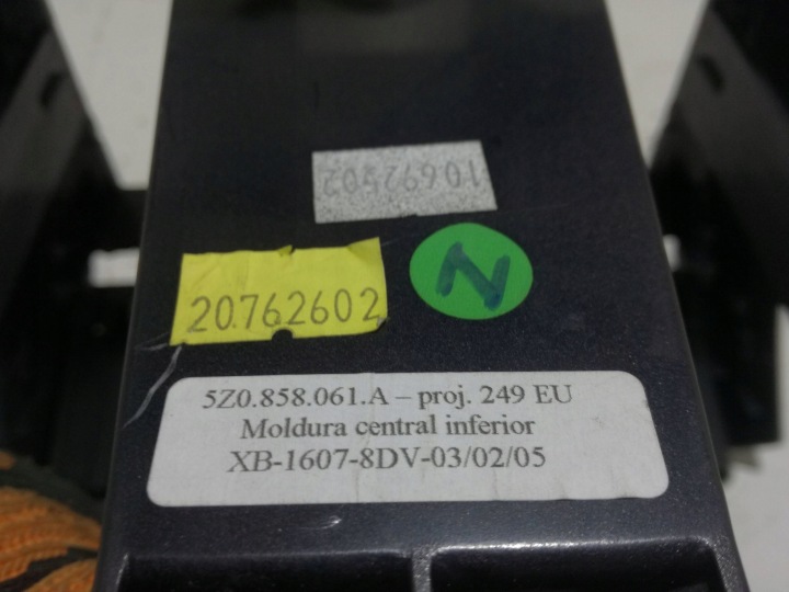 фото №5, Volkswagen fox 2008 1200cm3 другая запчасть интерьера 5z0858061a
