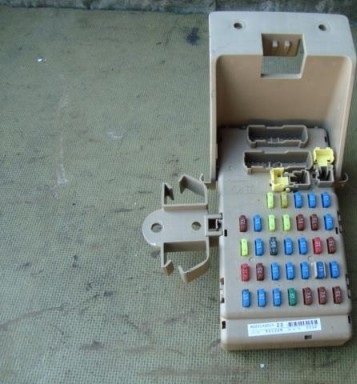 фото №1, Subaru legacy 2.0 03-07 коробка запобіжників