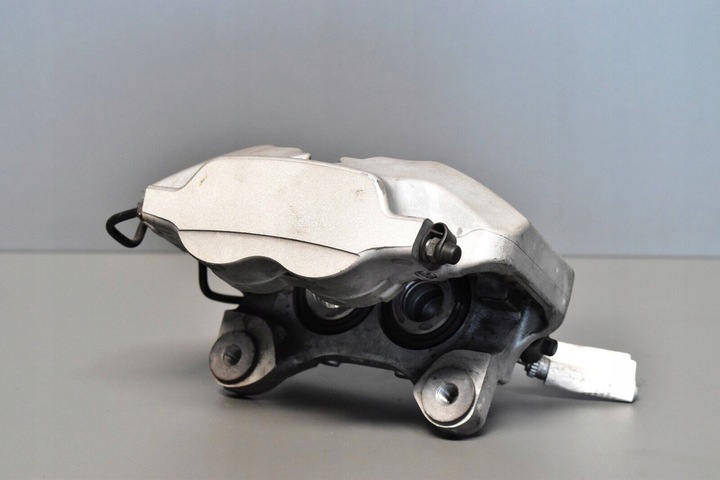 фото №5, Bmw g01 g20 g30 g05 суппорт тормоза правые перед