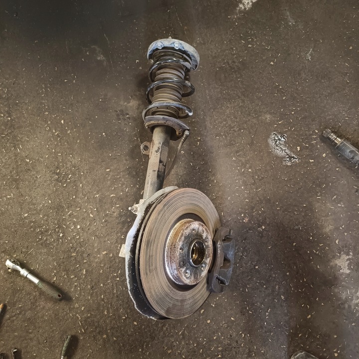 фото №7, Bmw f45 f46 2 поворотна опора 6876646 амортизатор 6874796 праві перед переднє