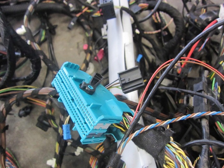 фото №11, Bmw f30 328xi джгут установка інтер'єру дроти