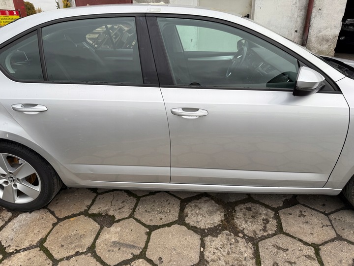 фото №1, Дверь правый зад skoda oktavia iii 5e la7w sedan комплектные śląsk