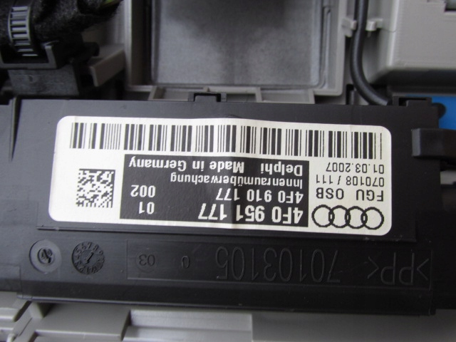 фото №5, Audi q7 4l 2007r лампа стеля 4f0951177 s-line