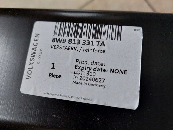 фото №11, Pas задний - планка закрывающая - audi a4 b9 - 8w9 - универсал - новый