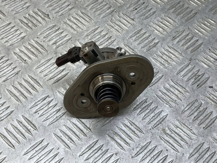 фото №8, Bmw (oem) 8648177 5' g30 g31 насос топливная рейка высокого давления