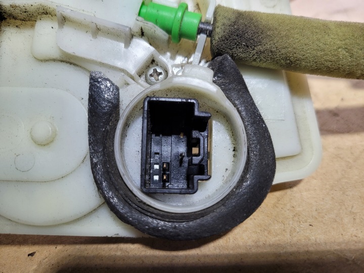 фото №9, Замки дверь 4pin mazda 3 bl 09-13r bbm4