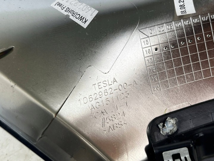 фото №8, Пластик сидіння tesla модель x 106296200a