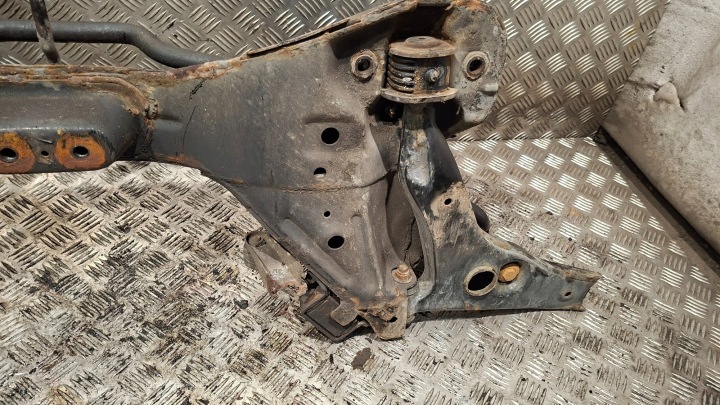 фото №12, Подрамник trawers перед vw golf iv 1.6