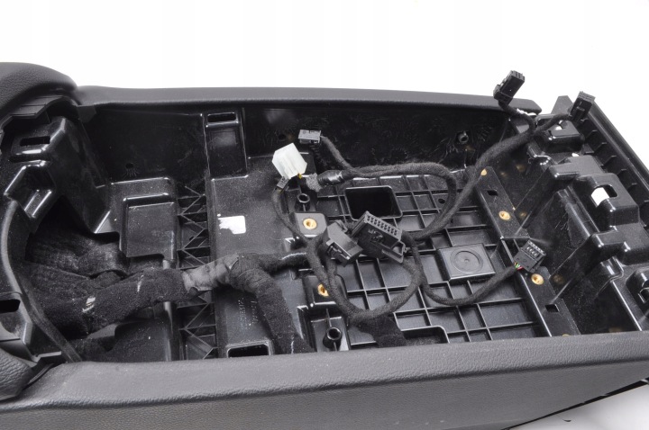 фото №12, Maserati ghibli iii рестайлинг туннель средний подлокотник 105217580c