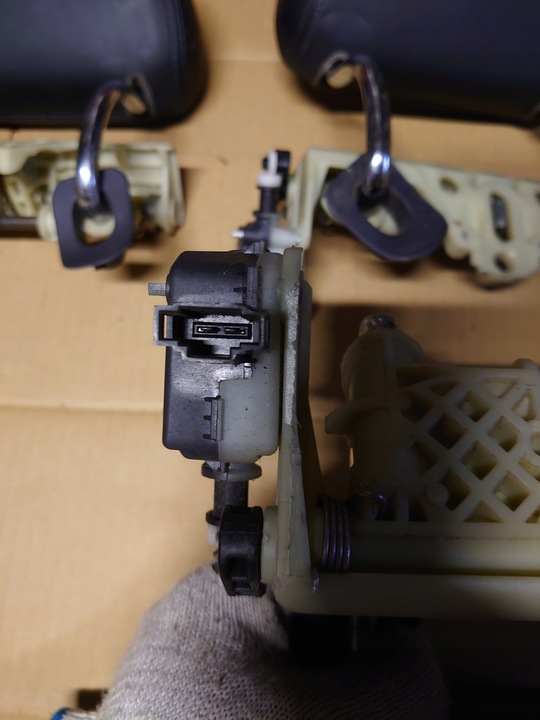 фото №7, Підголівник задньої сидіння sedan mercedes w211 e клас шкіра