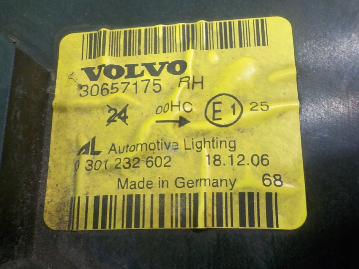 фото №6, Volvo c30 2.5t5 07r 3d правая фара перед 30657175 0301232602