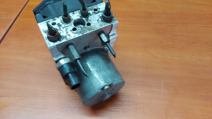 фото №9, Насос гальмівна abs toyota avensis t25 03-