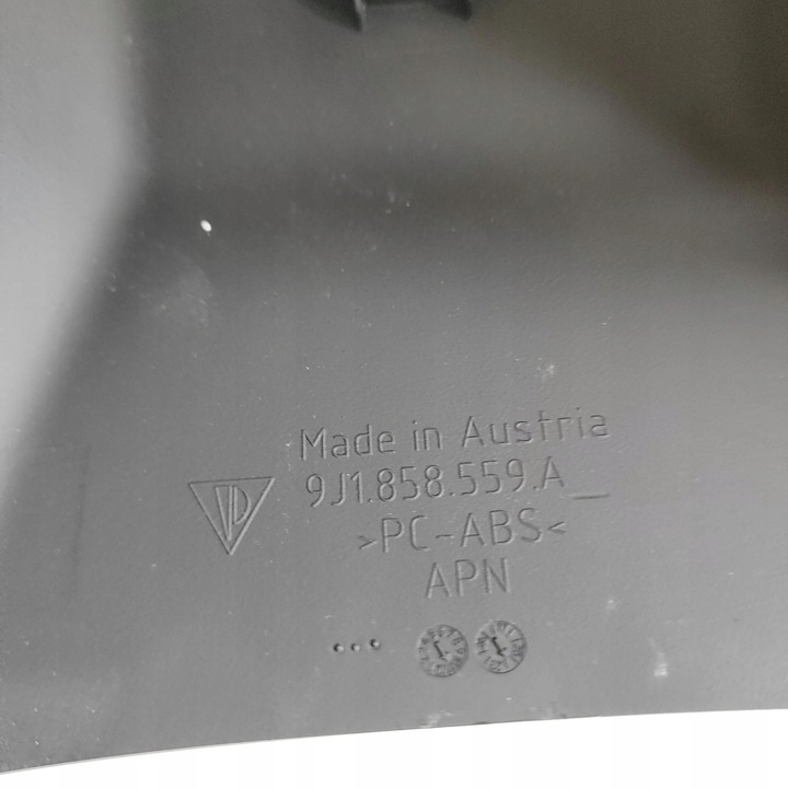 фото №7, Audi e-tron gt 2022 элементы обшивка колонки рулевого