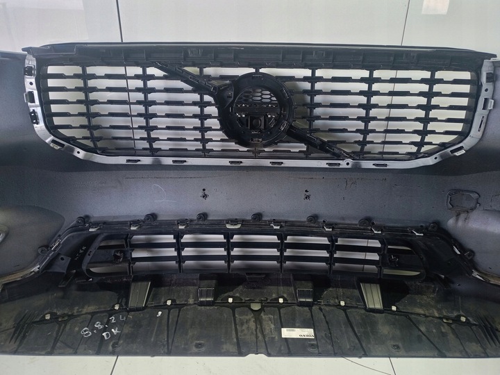 фото №11, Бампер volvo xc40 ii 17- перед планка надпись