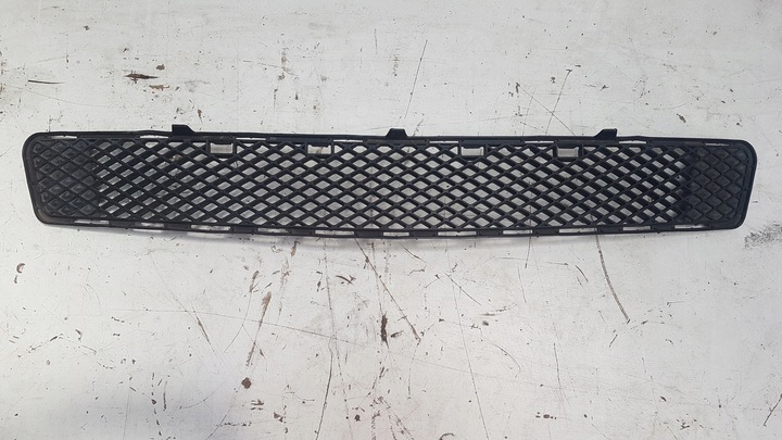 фото №1, Решітка бампера середня mercedes c клас w204 2048852123