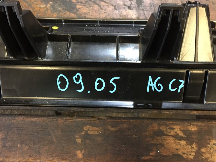 фото №8, Audi a6 c7 бардачок сидіння перед 8k0882601c