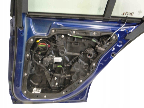 фото №1, C класс w205 универсал подъемник стекла правой задней