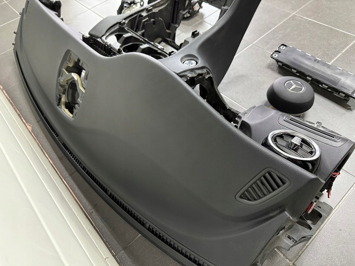 фото №10, Mercedes w205 c-klasa рестайлинг панель консоль подушка безопасности ремни оригинал