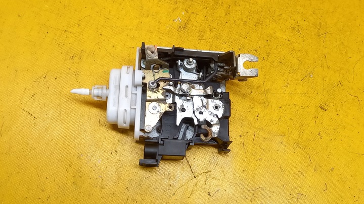 фото №8, Замок дверь правые перед audi a4 b5 4d1837016d