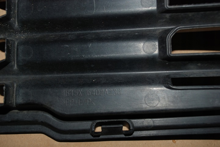 фото №10, Решётка бампера средняя перед mitsubishi outlander iii 3 6402a233