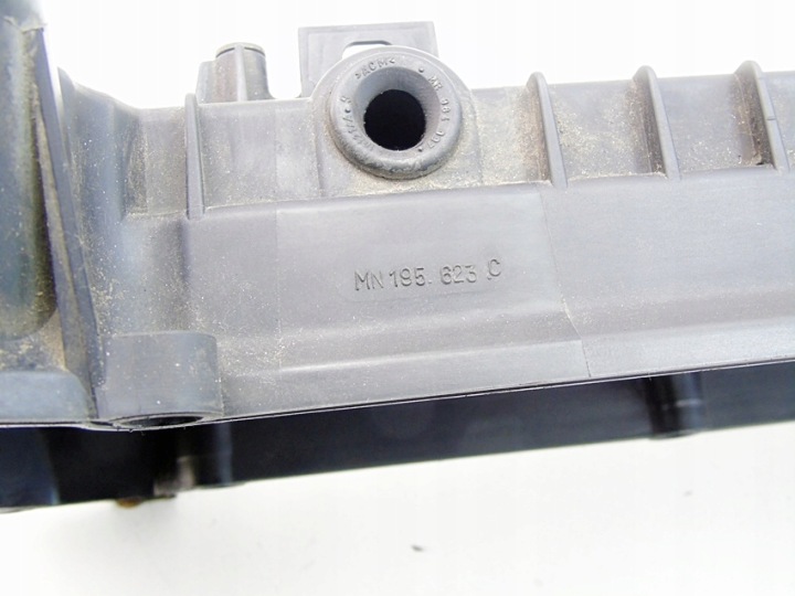 фото №7, Кришка клапанів 1.3 1.5 16v mitsubishi colt 6 smart forfour mn195623