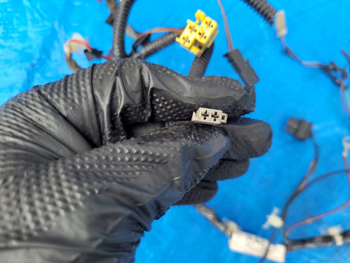 фото №10, Запчасти | signum жгут установка крышки багажника зад 24463262 8al