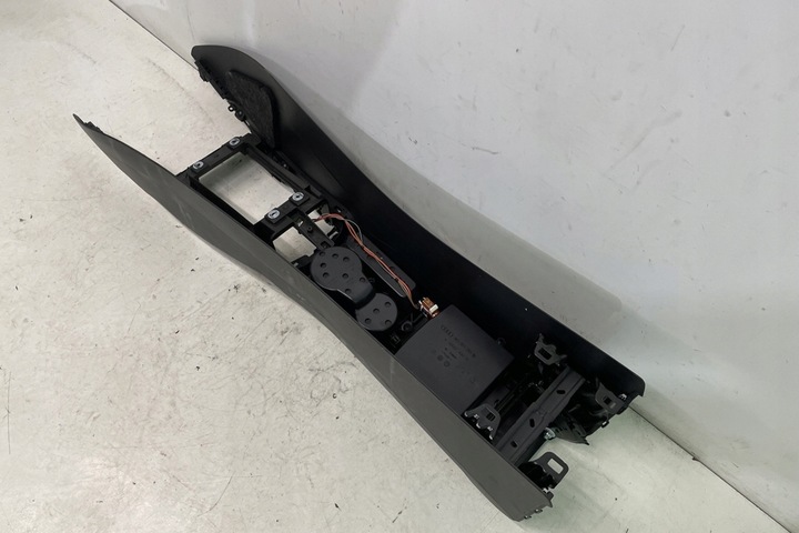 фото №11, Консоль капот audi a4 8k2, b8 8k0864981d 2.0l бензин 155kw 2010