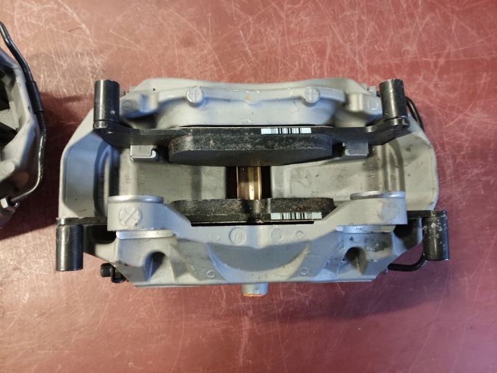 фото №6, Зажимы тормозные перед audi a4 8w06dd 8w05df новое