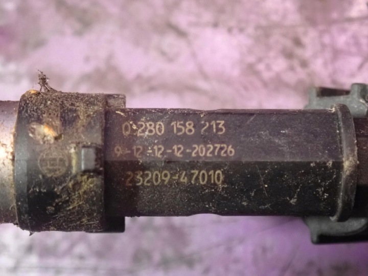 фото №6, Toyota yaris iii 10-14 1.3 99km топливная рейка 0280158213