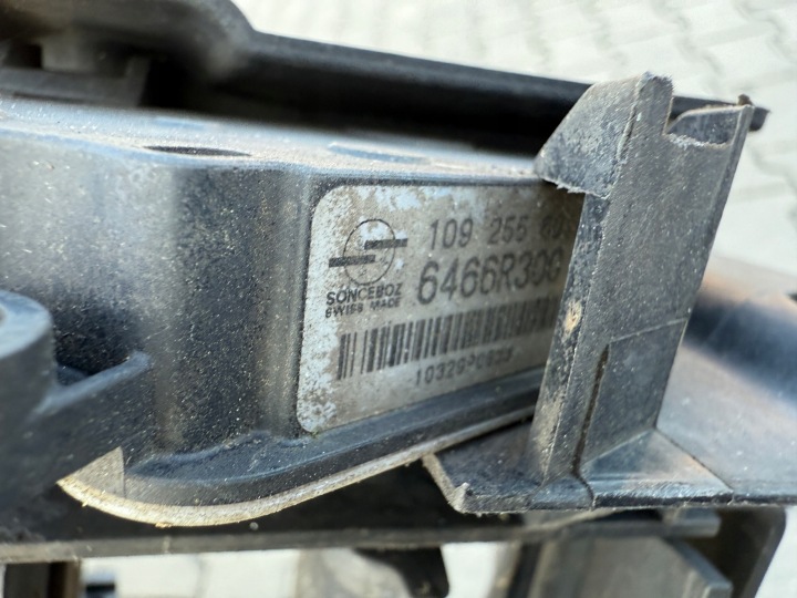 фото №6, Opel astra j заборщик воздуха руль жалюзи 13309431