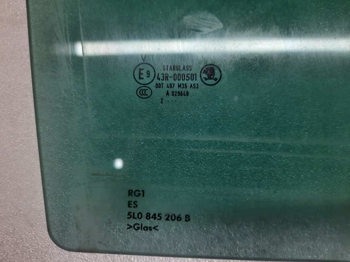 фото №2, Скло двері праві зад skoda yeti 12 r 5l0845206b