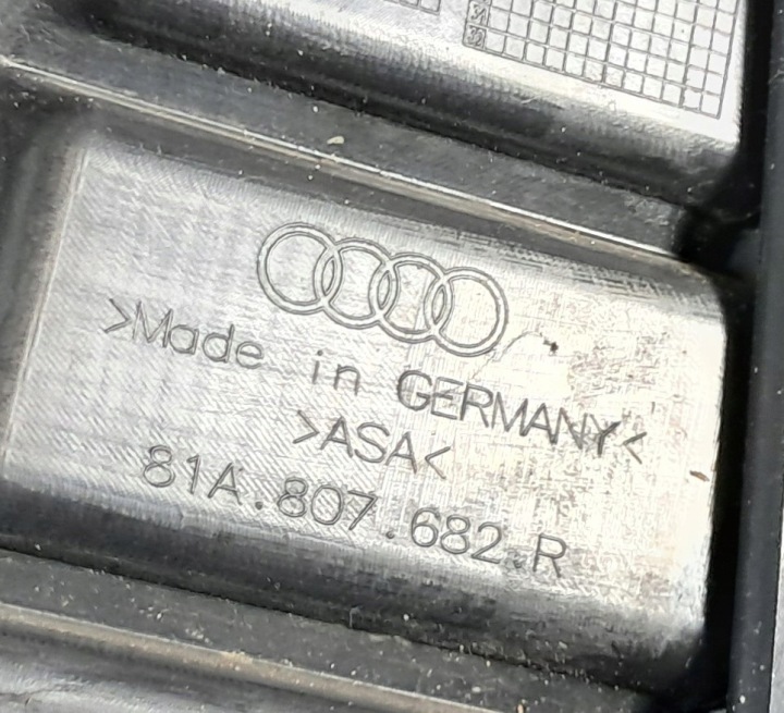 фото №6, Audi q2 рестайлинг решётка правое перед передняя датчик pdc 81a807682r
