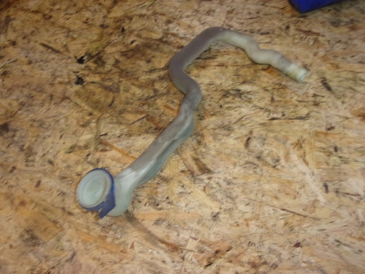 фото №1, Porsche cayenne i заливна горловина бачка склоомивача