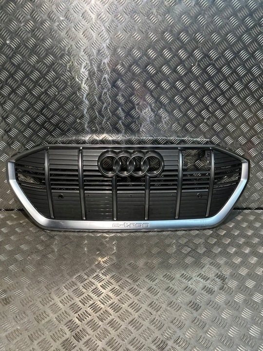 фото №1, Решётка решётка радиатора решётка радиатора перед audi e-tron pdc 4ke853651