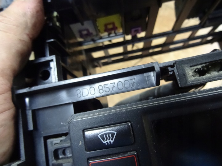 фото №5, Audi a4 b5 1.6b 98' панель середній рамка перемикач