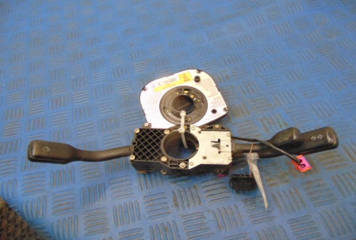 фото №5, Audi a4 b5 1.6b переключатель комбинированный 4d0951543d