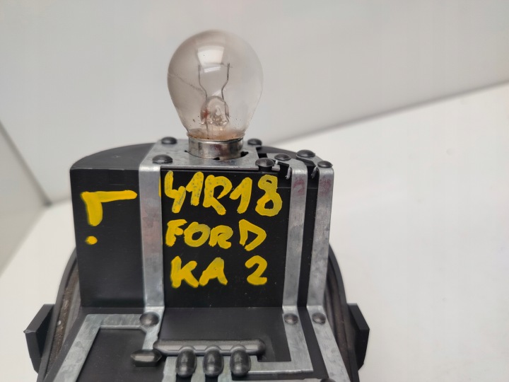 фото №8, Ford ka mk2 08r- вкладка гнездо лампы левое зад 21732101