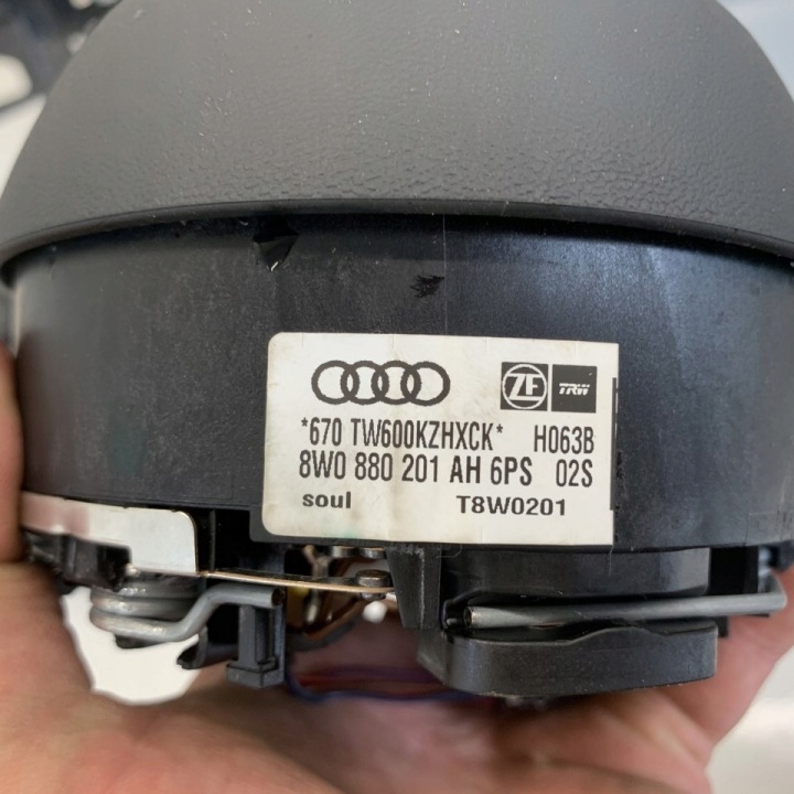 фото №14, Торпедо раздаточная hud консоль капот подушки подушка ремни audi a5 f5 8w 17r