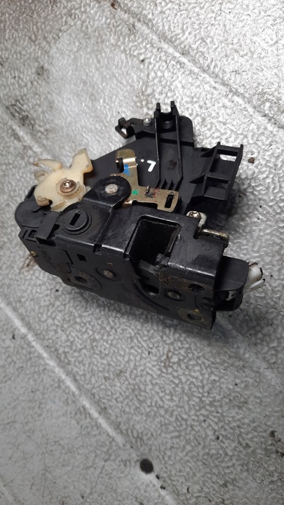 фото №1, Замок дверь левый зад volkswagen golf iv 98r 1.6b