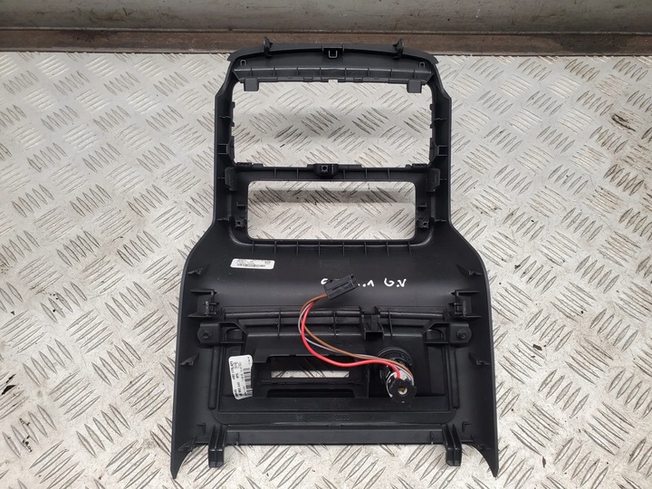 фото №7, Audi q8 4m8863440 задній тунелі середні