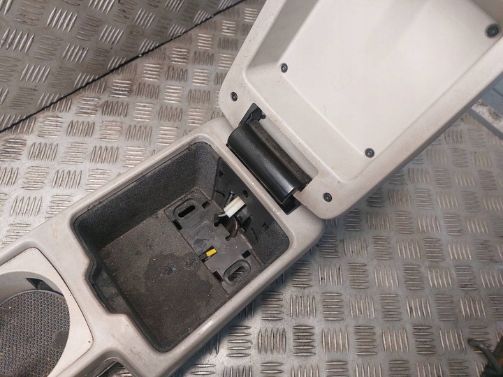 фото №11, Тунель середній підлокітник volvo v50 i